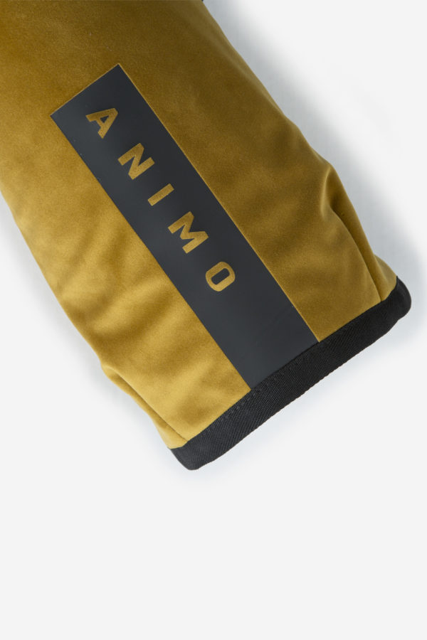 Animo Jessy flash manteau chien : Manteau pour chien en velours avec logo ANIMO au dos. Style sportif. Matériaux: Velours 100% Polyester