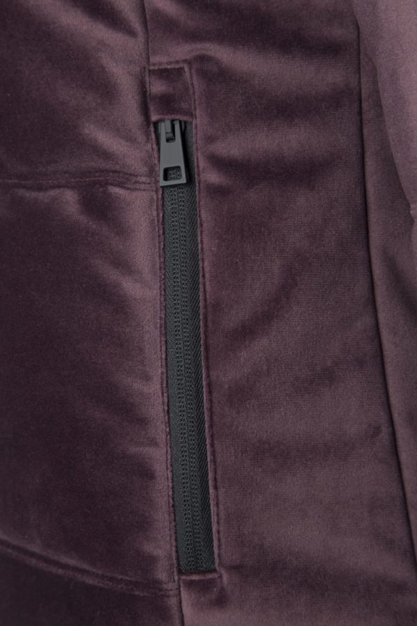 Amino Liviero veste : Doudoune extralégère femme 180 g avec capuche, velours matelass, rembourrage « zéro duvet », logo Animo en strass.