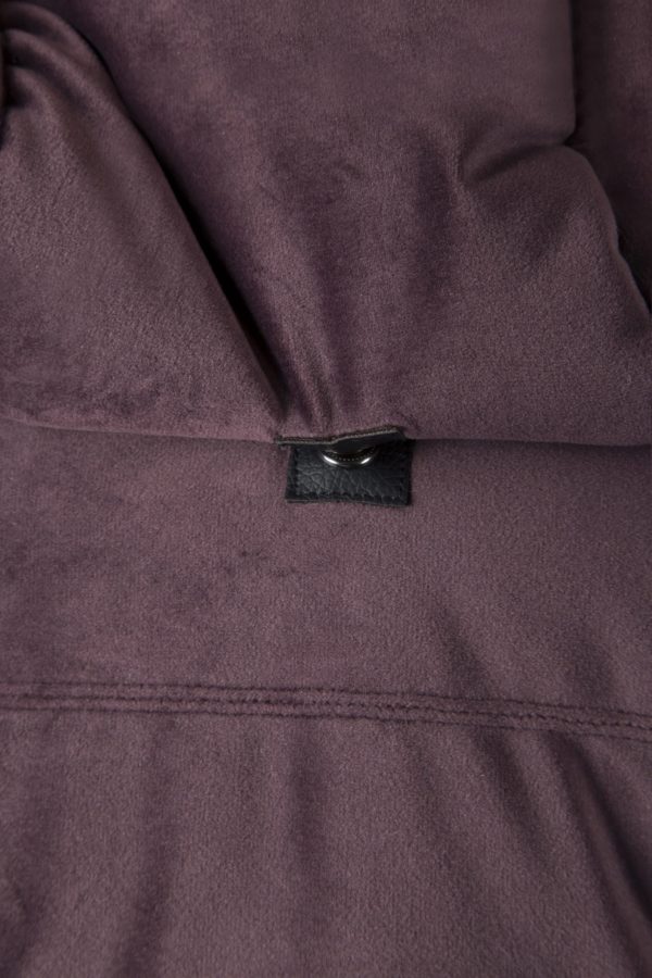 Amino Liviero veste : Doudoune extralégère femme 180 g avec capuche, velours matelass, rembourrage « zéro duvet », logo Animo en strass.