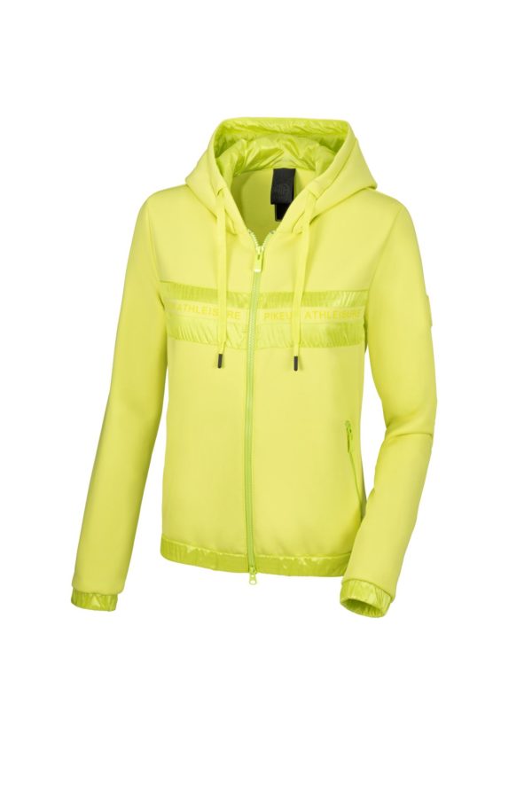 La veste "Pikeur Athleisure polaire" allie confort, style et durabilité pour les cavaliers modernes, avec une conception thermorégulatrice.